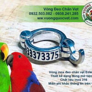 Cận cảnh vòng đeo chân vẹt khắc số điện thoại